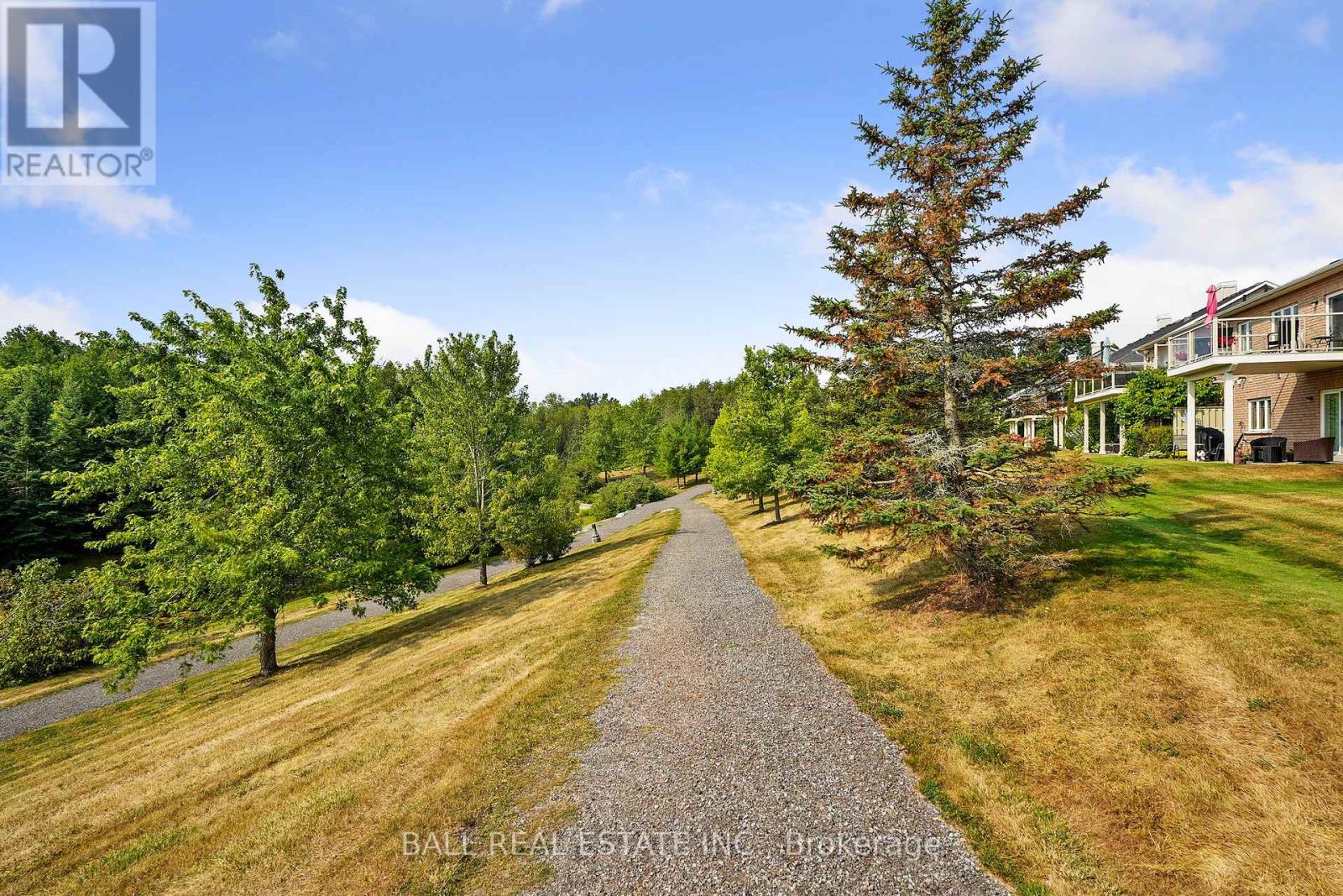 87 - 89 Village Crescent S, Peterborough West (South), Ontario  K9J 0A9 - Photo 4 - X12337338