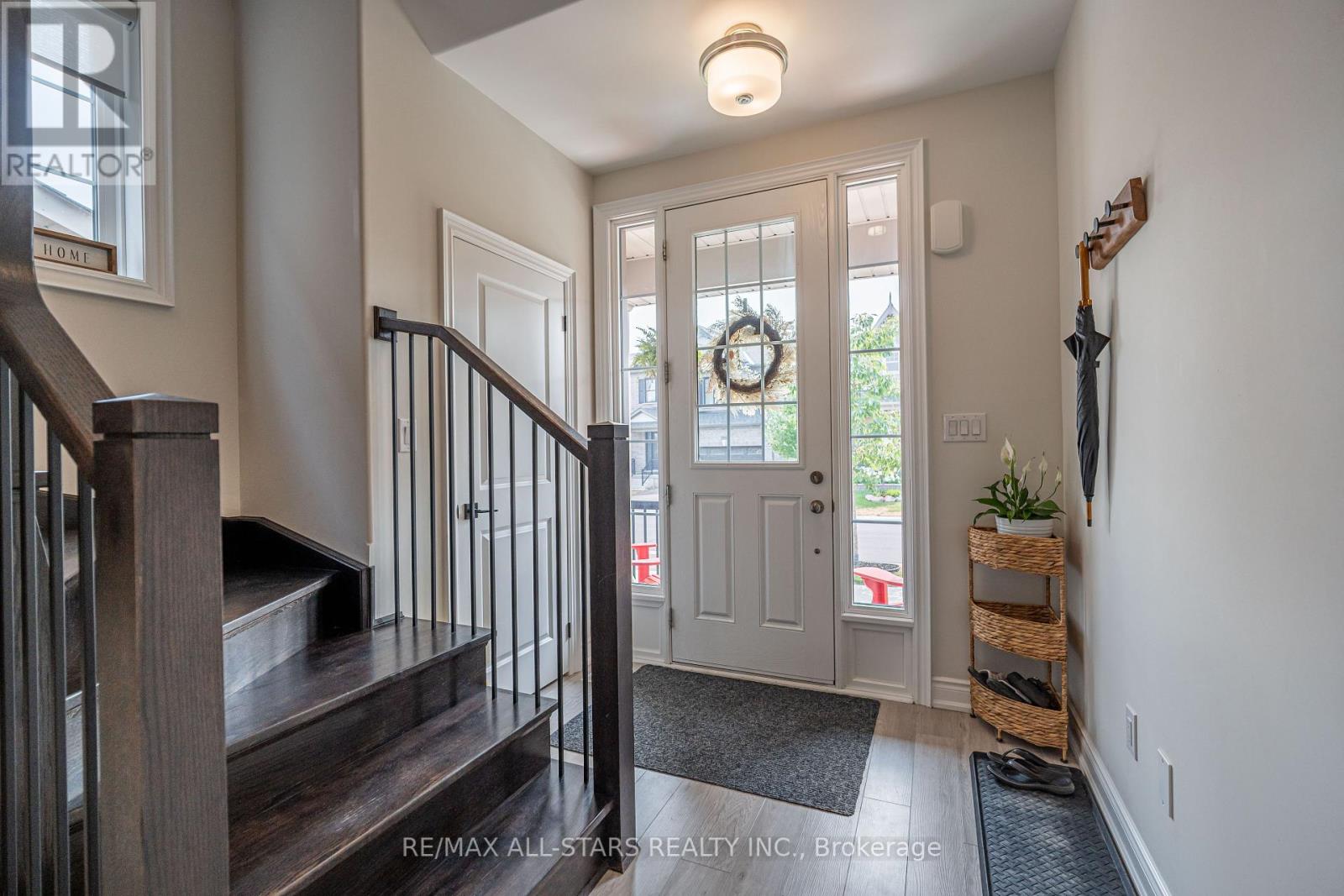 528 Macintosh Grove, Peterborough North (North), Ontario  K9H 0K1 - Photo 2 - X12337340