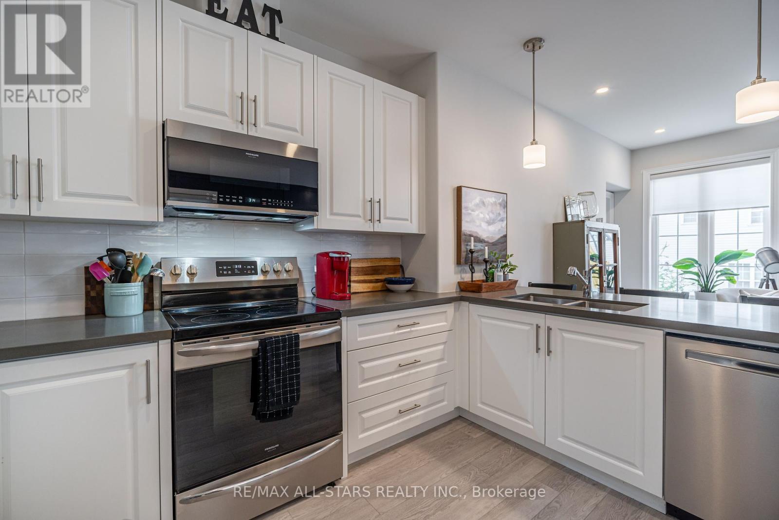 528 Macintosh Grove, Peterborough North (North), Ontario  K9H 0K1 - Photo 6 - X12337340