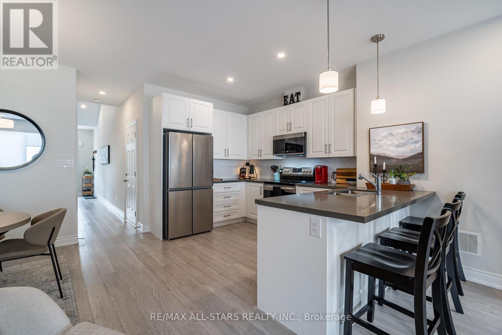 528 Macintosh Grove, Peterborough North (North), Ontario  K9H 0K1 - Photo 8 - X12337340