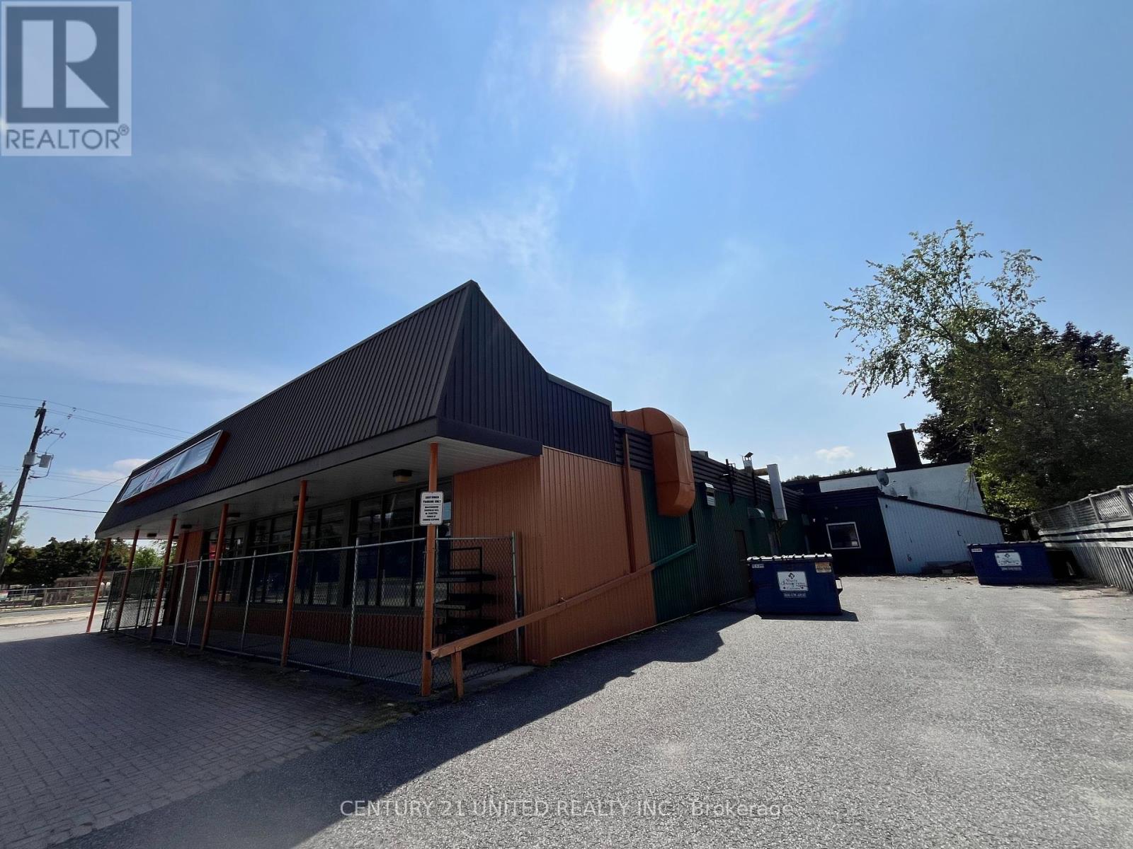 733 Park Street S, Peterborough South (West), Ontario  K9J 3T3 - Photo 4 - X12337582