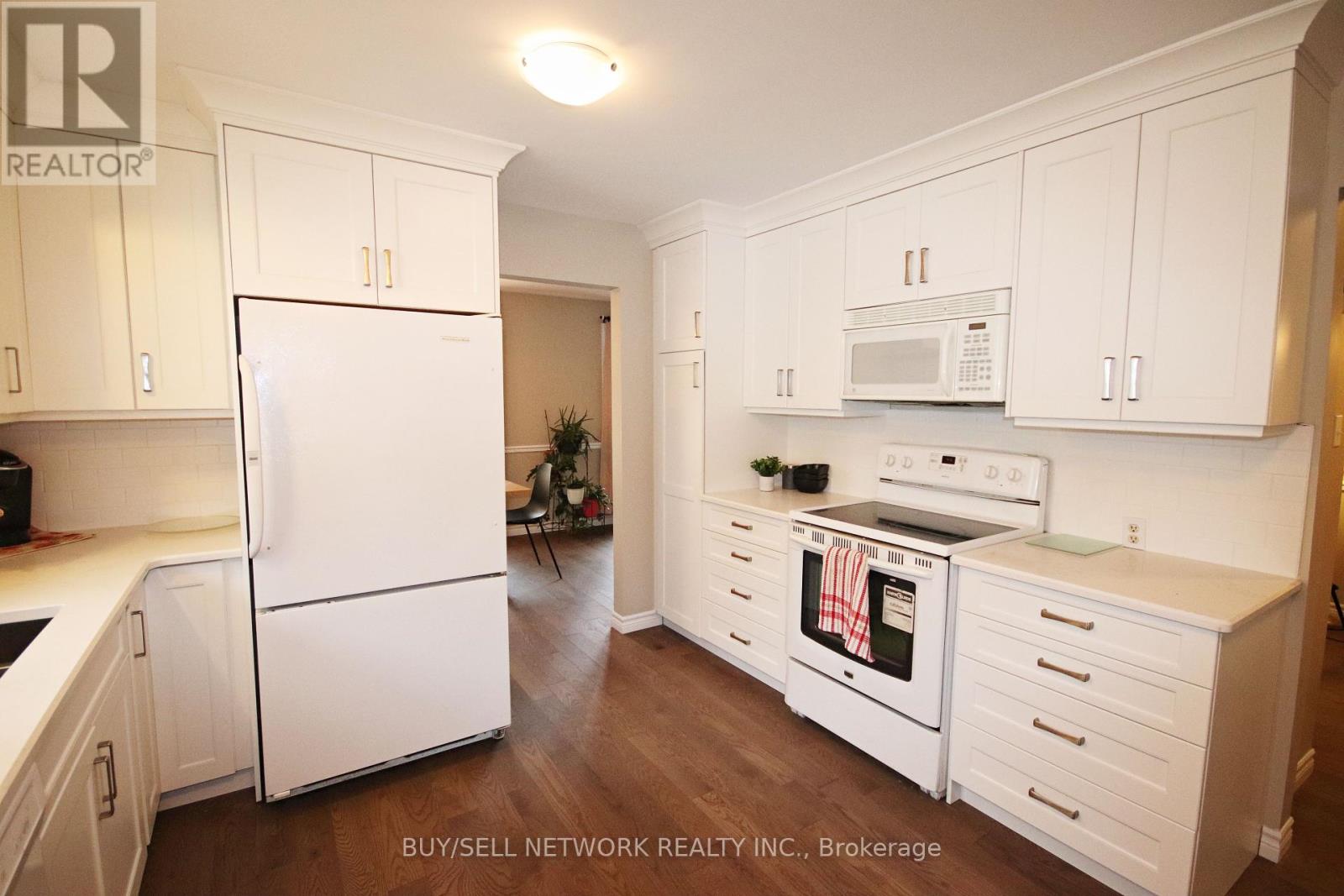 1220 Hilliard Street, Peterborough North (North), Ontario  K9H 7H9 - Photo 3 - X12337962