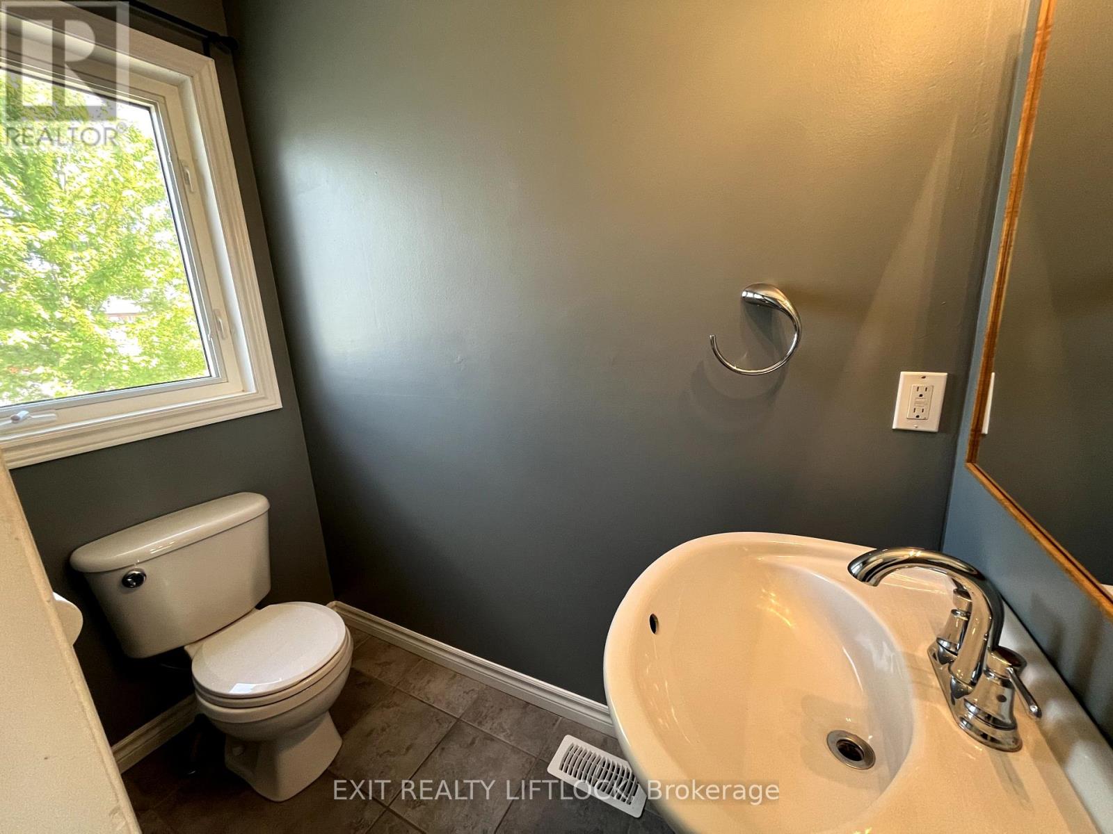 722 Trailview Drive, Peterborough South (East), Ontario  K9J 8P2 - Photo 3 - X12338092