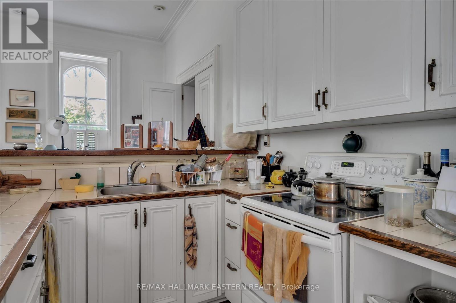 236 Burnham Street, Peterborough East (Central), Ontario  K9H 1T1 - Photo 12 - X12338289