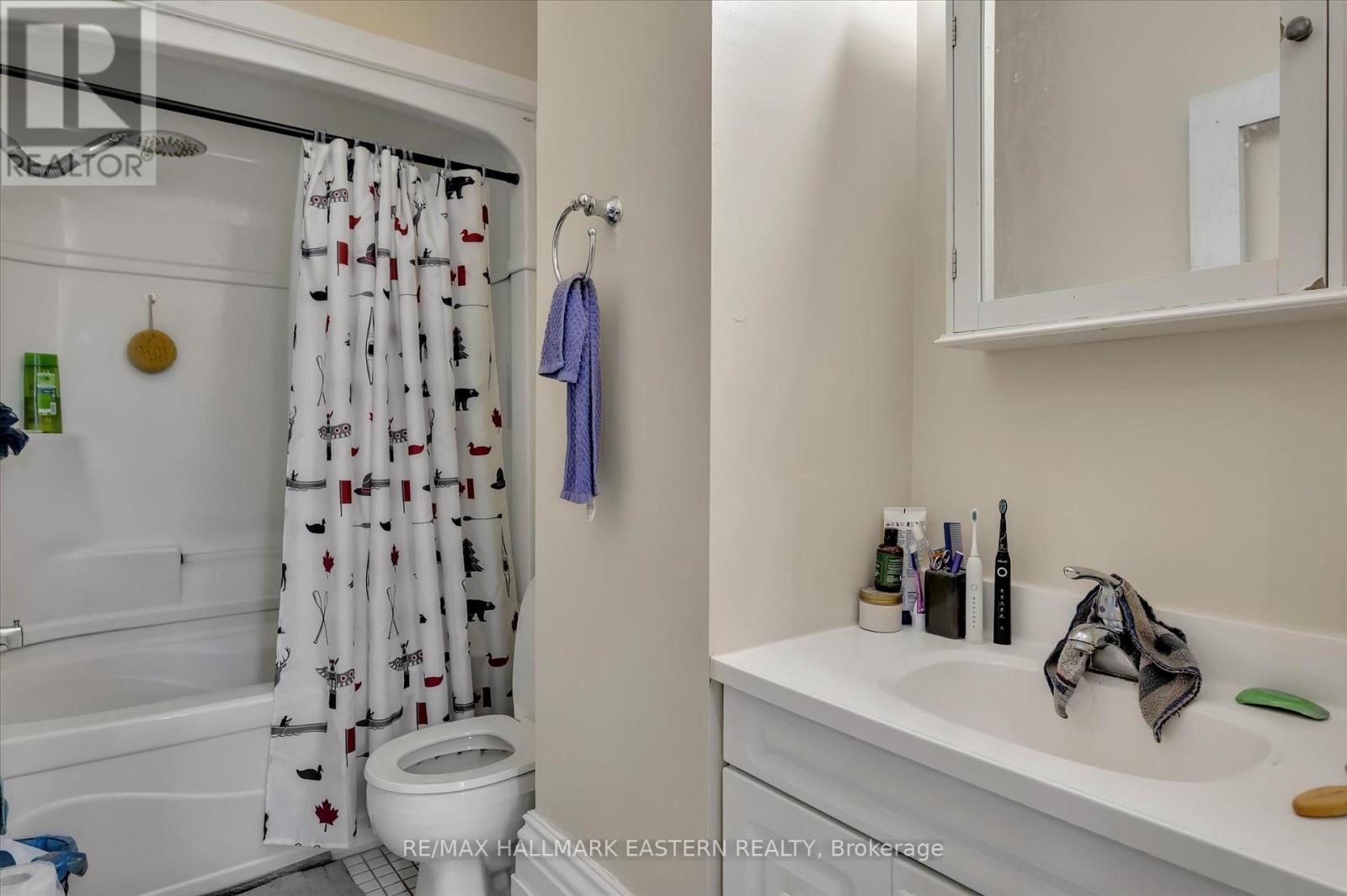 236 Burnham Street, Peterborough East (Central), Ontario  K9H 1T1 - Photo 19 - X12338289