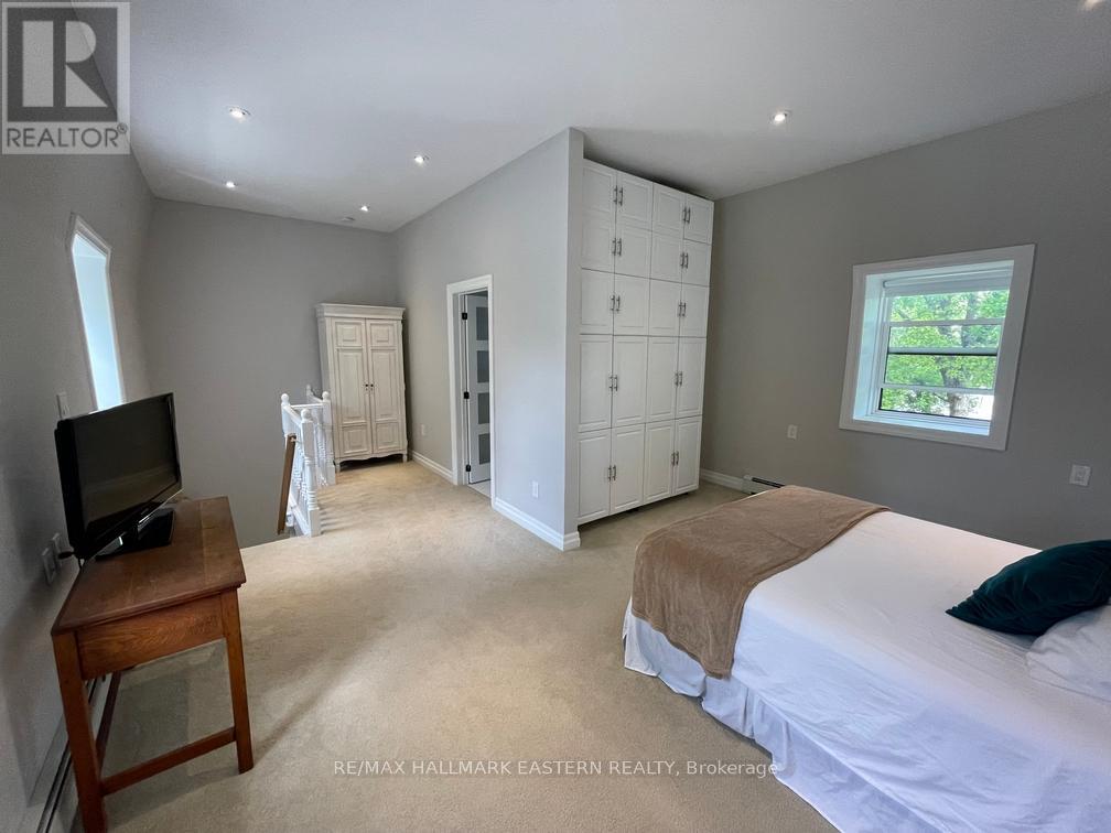 236 Burnham Street, Peterborough East (Central), Ontario  K9H 1T1 - Photo 38 - X12338289