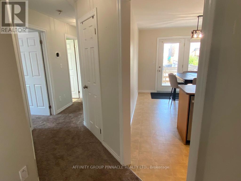 37 Springdale Drive, Kawartha Lakes (Lindsay), Ontario  K9V 4R1 - Photo 10 - X12338837
