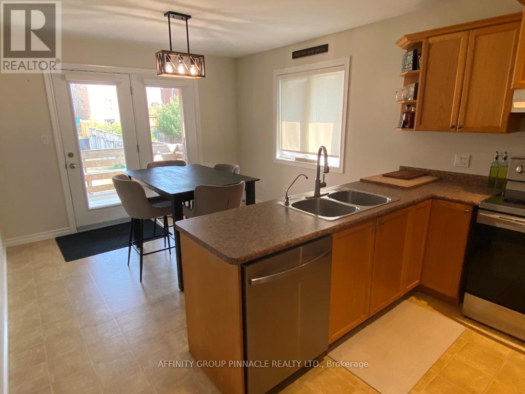 37 Springdale Drive, Kawartha Lakes (Lindsay), Ontario  K9V 4R1 - Photo 11 - X12338837