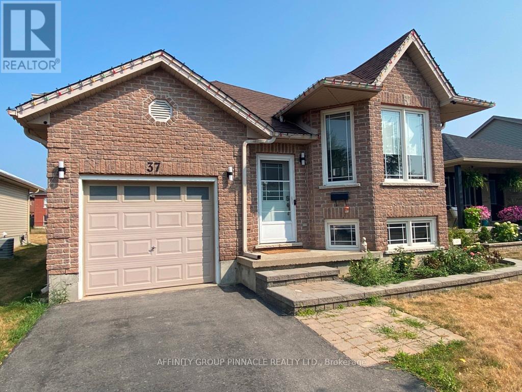 37 Springdale Drive, Kawartha Lakes (Lindsay), Ontario  K9V 4R1 - Photo 2 - X12338837