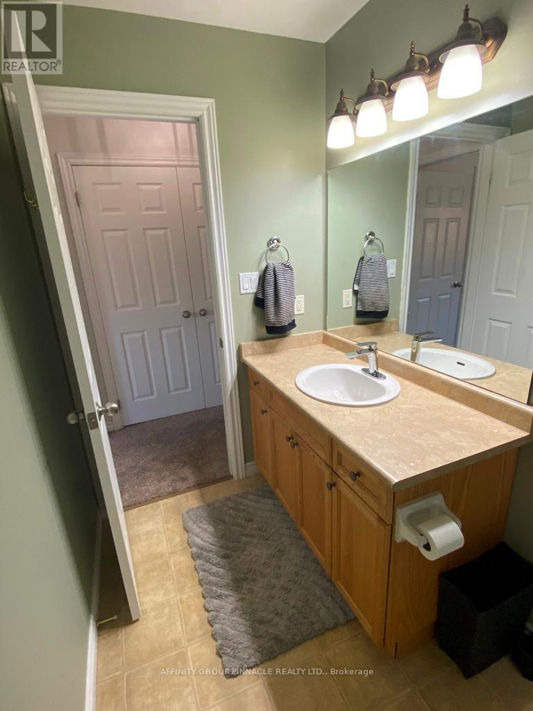 37 Springdale Drive, Kawartha Lakes (Lindsay), Ontario  K9V 4R1 - Photo 24 - X12338837