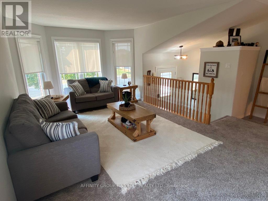 37 Springdale Drive, Kawartha Lakes (Lindsay), Ontario  K9V 4R1 - Photo 5 - X12338837