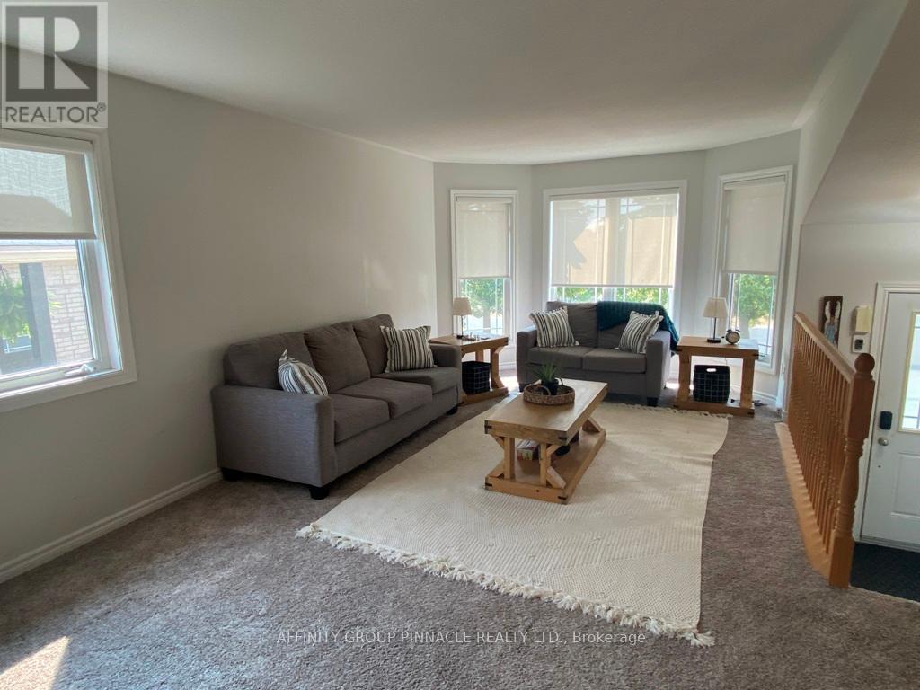 37 Springdale Drive, Kawartha Lakes (Lindsay), Ontario  K9V 4R1 - Photo 6 - X12338837