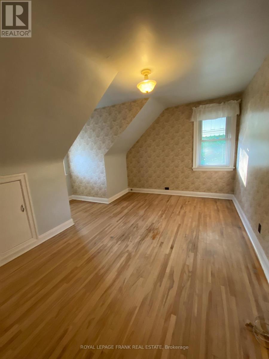 199 Barnardo Avenue, Peterborough North (South), Ontario  K9H 5V6 - Photo 12 - X12338859