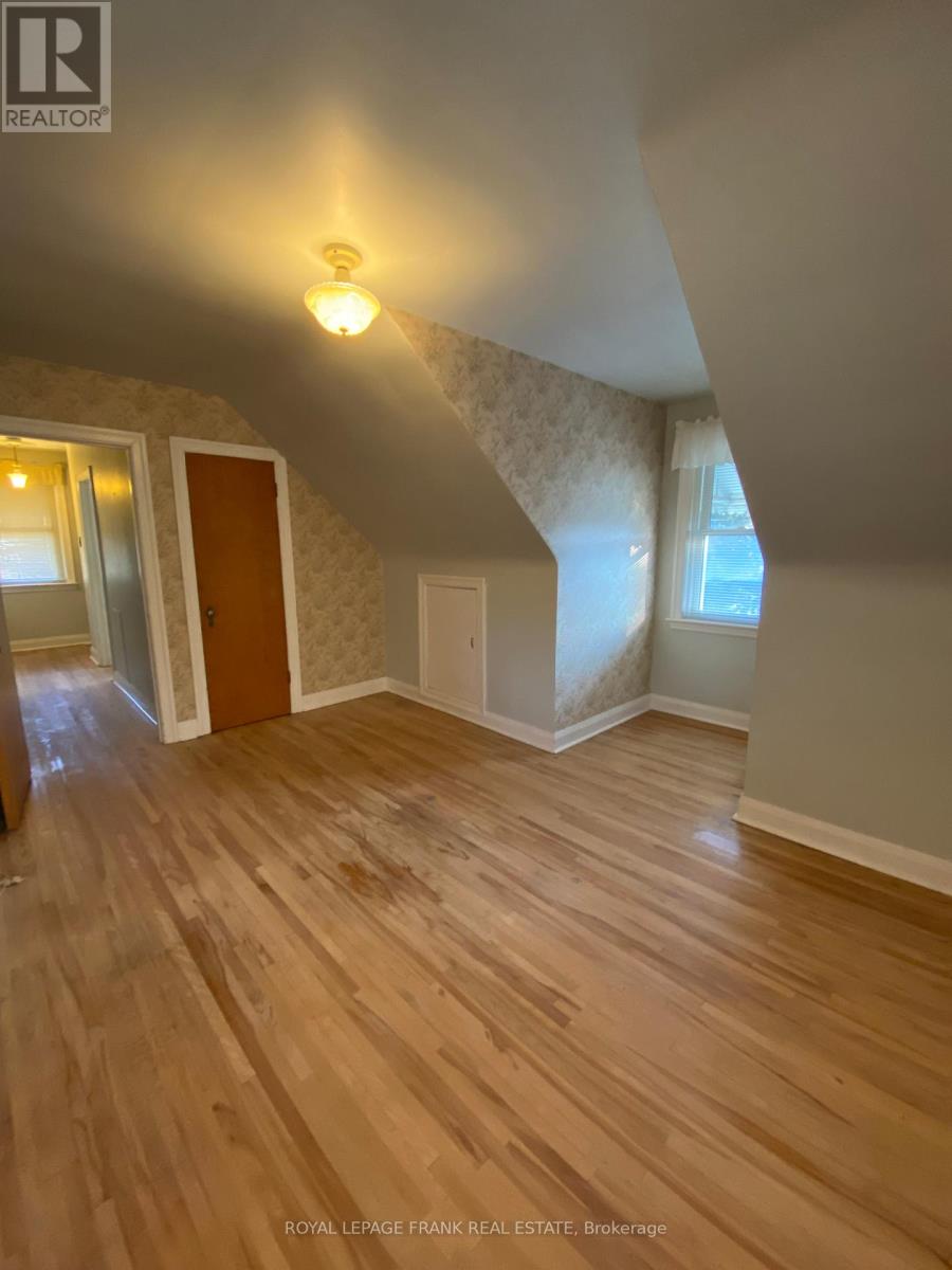 199 Barnardo Avenue, Peterborough North (South), Ontario  K9H 5V6 - Photo 13 - X12338859