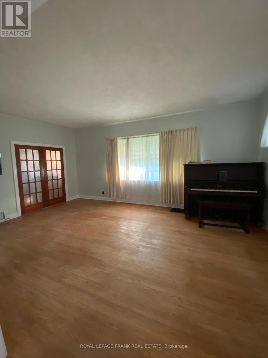199 Barnardo Avenue, Peterborough North (South), Ontario  K9H 5V6 - Photo 6 - X12338859