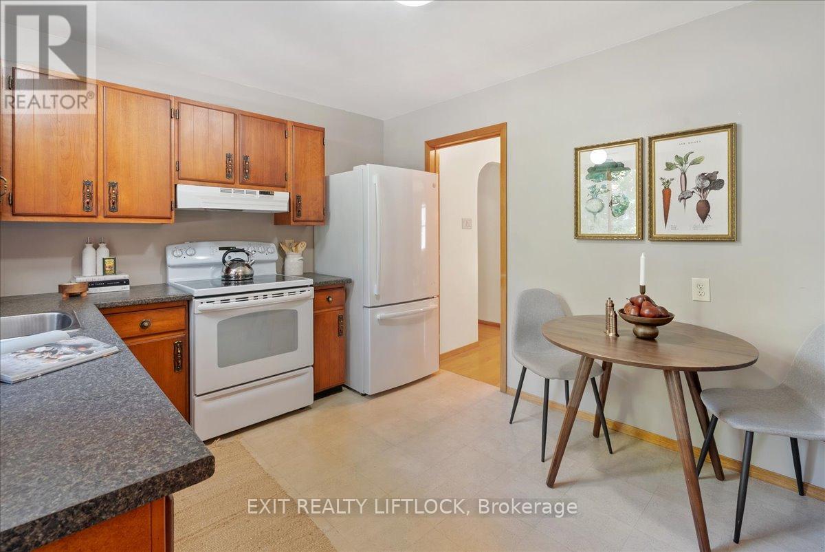 1540 Redwood Drive, Peterborough West (Central), Ontario  K9K 1B4 - Photo 14 - X12339293