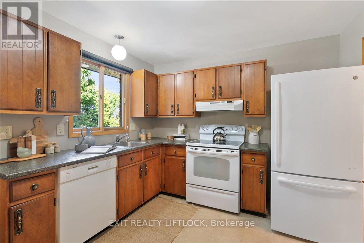 1540 Redwood Drive, Peterborough West (Central), Ontario  K9K 1B4 - Photo 15 - X12339293