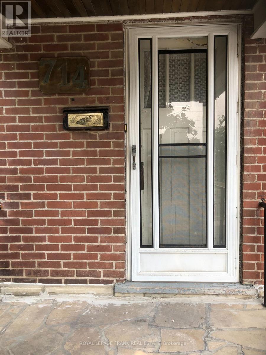 714 Chemong Road, Peterborough North (South), Ontario  K9H 5Y9 - Photo 3 - X12339903