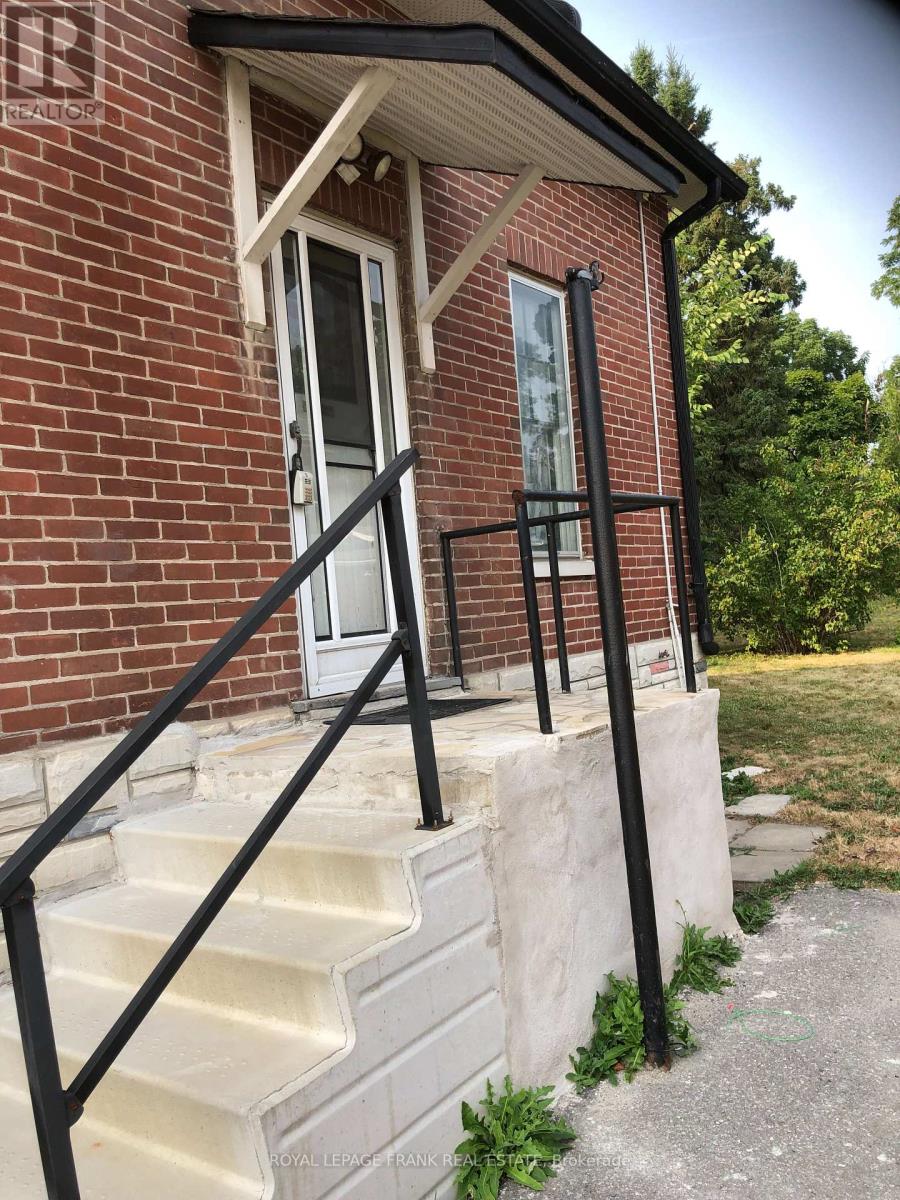 714 Chemong Road, Peterborough North (South), Ontario  K9H 5Y9 - Photo 4 - X12339903