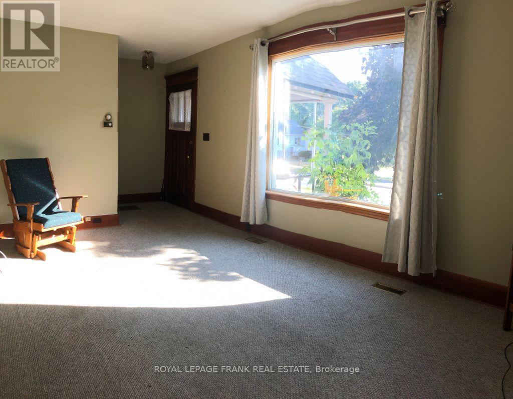 714 Chemong Road, Peterborough North (South), Ontario  K9H 5Y9 - Photo 6 - X12339903