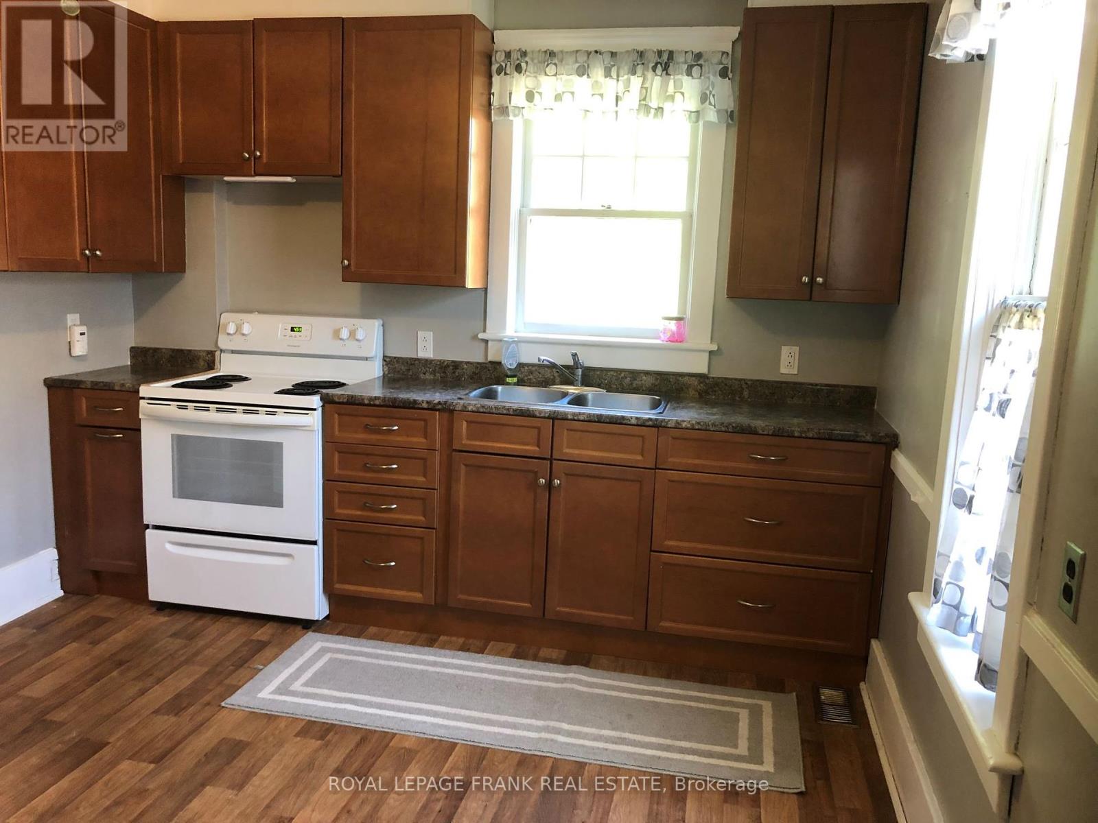 714 Chemong Road, Peterborough North (South), Ontario  K9H 5Y9 - Photo 8 - X12339903