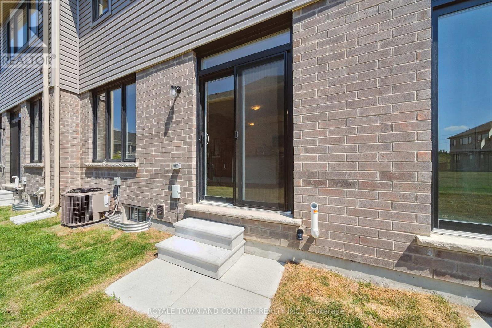 62 Hickey Lane, Kawartha Lakes (Lindsay), Ontario  K9V 0T2 - Photo 46 - X12340035