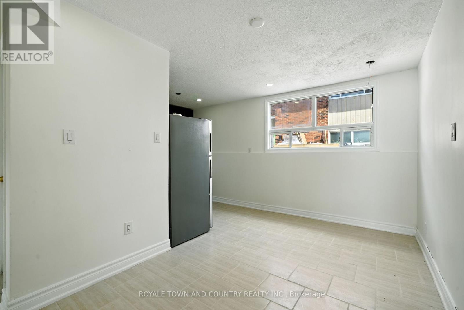 2 - 88 Mary Street W, Kawartha Lakes (Lindsay), Ontario  K9V 5G3 - Photo 10 - X12340226