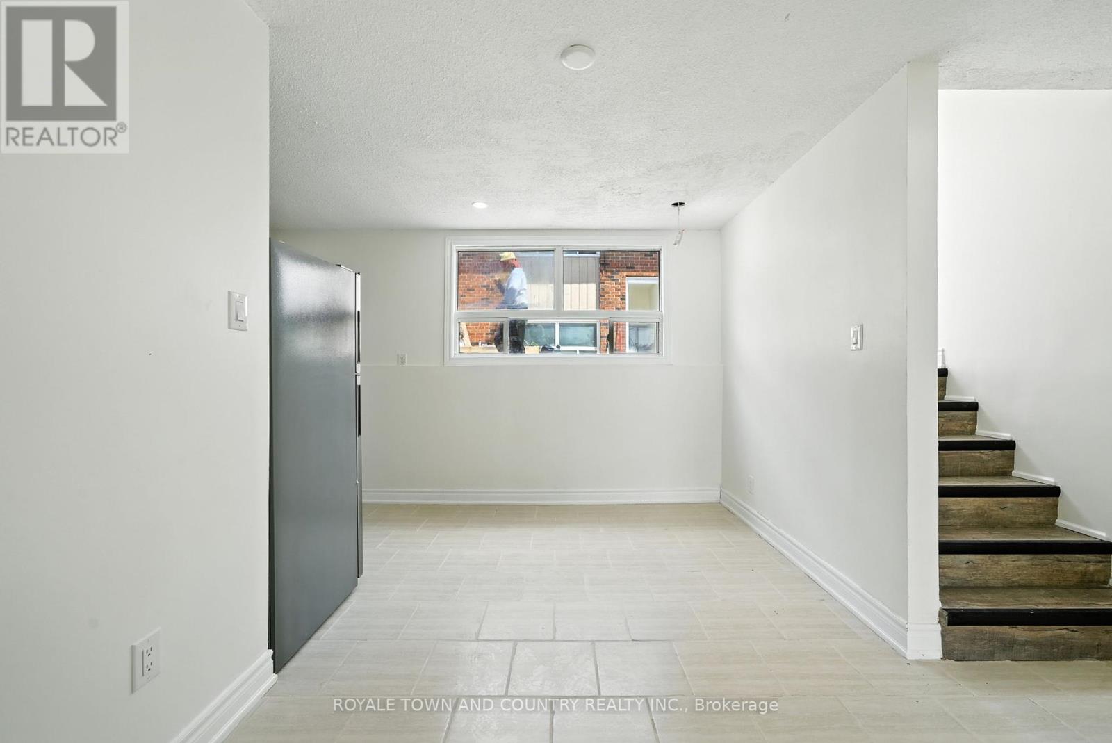1 - 88 Mary Street W, Kawartha Lakes (Lindsay), Ontario  K9V 5G3 - Photo 6 - X12340411