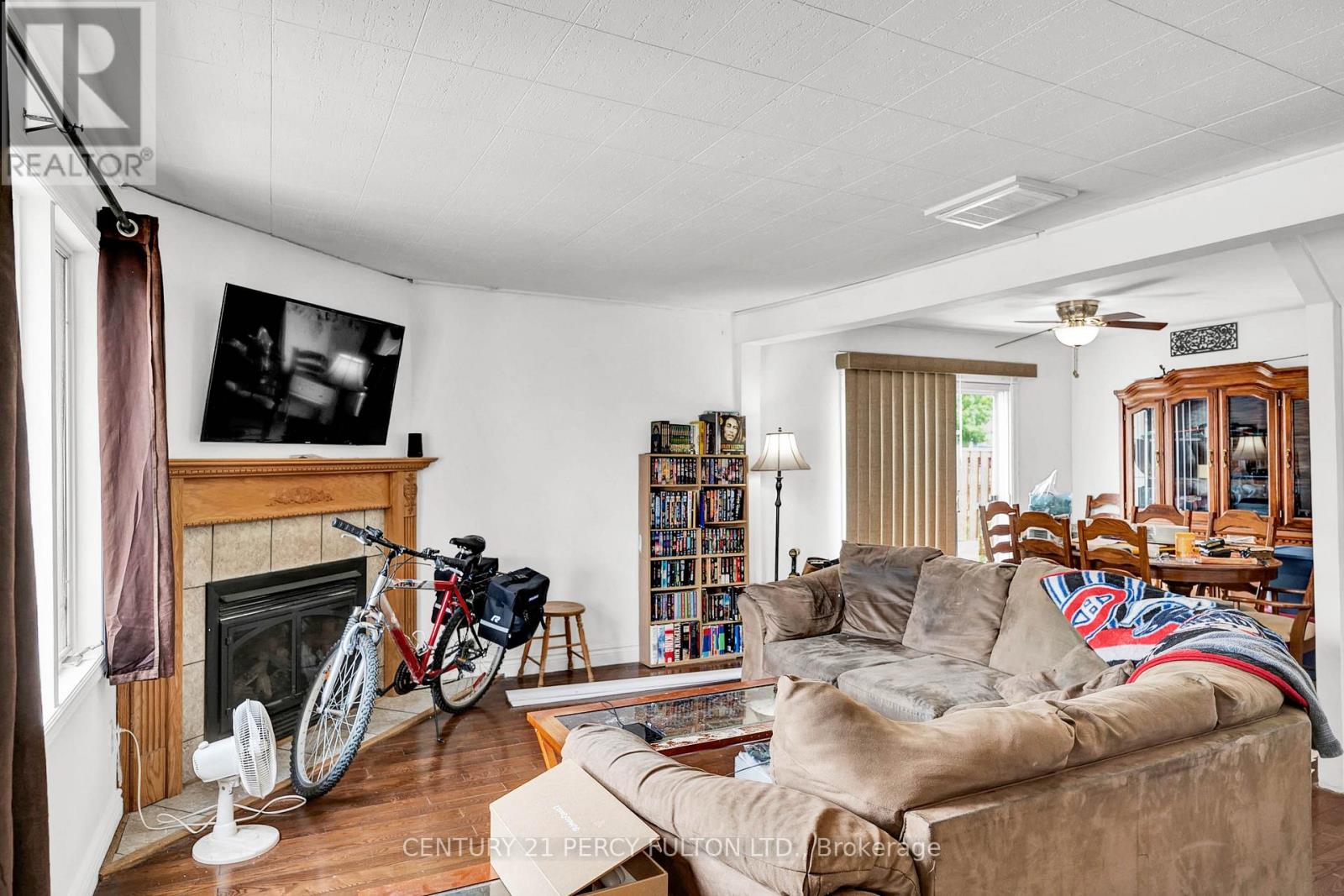 253 Princess Elizabeth Crescent, Kawartha Lakes (Lindsay), Ontario  K9V 1P2 - Photo 4 - X12340435