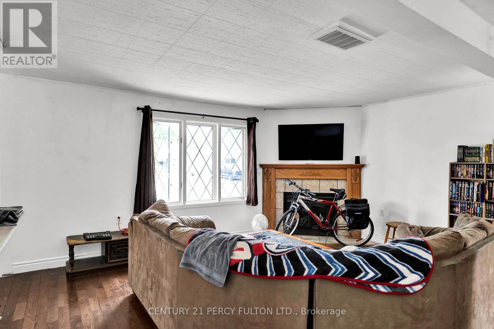 253 Princess Elizabeth Crescent, Kawartha Lakes (Lindsay), Ontario  K9V 1P2 - Photo 5 - X12340435