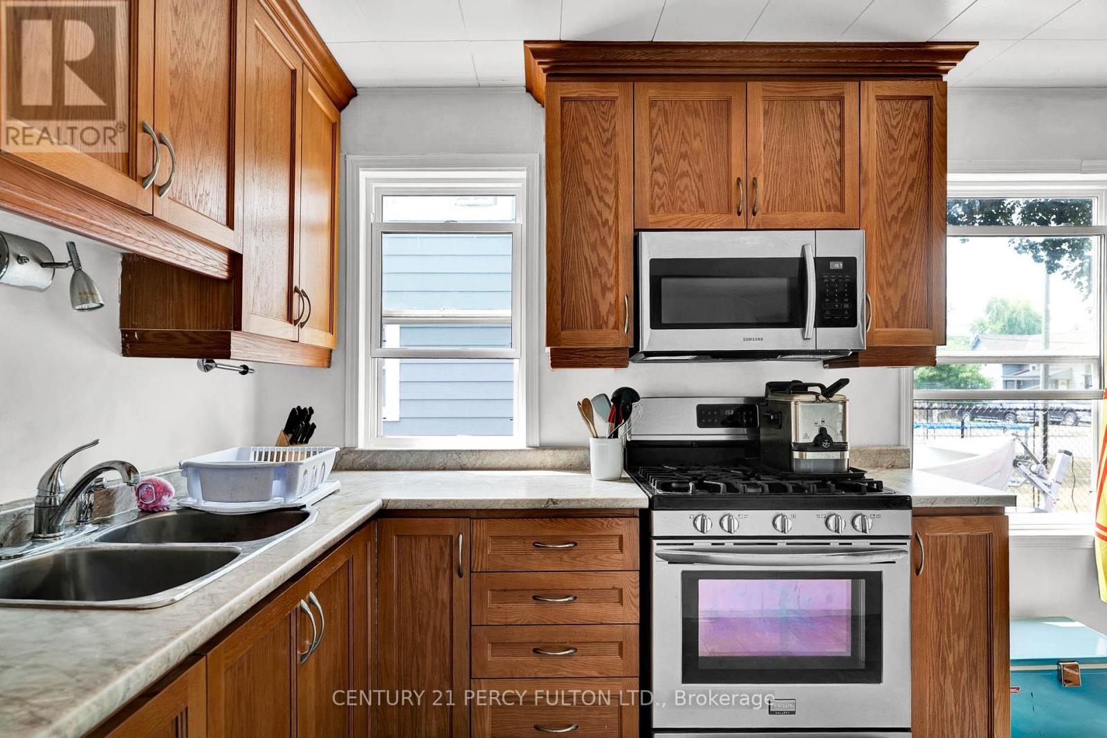 253 Princess Elizabeth Crescent, Kawartha Lakes (Lindsay), Ontario  K9V 1P2 - Photo 8 - X12340435
