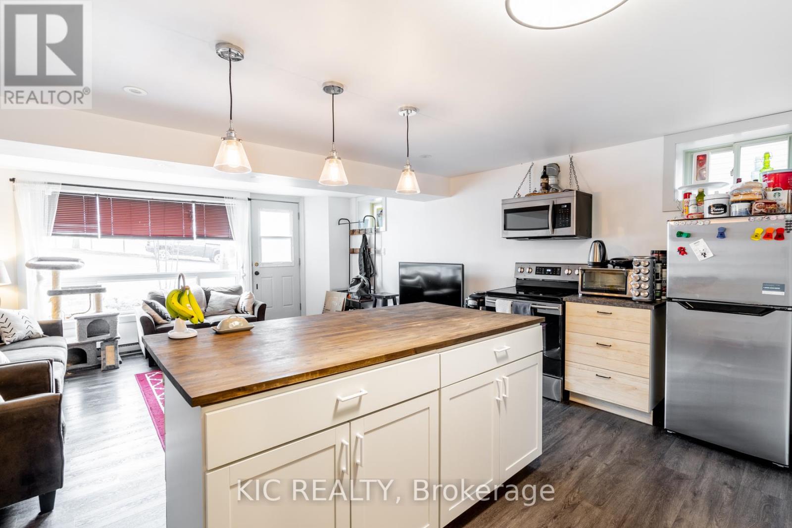 196 Hunter Street E, Peterborough East (Central), Ontario  K9H 1G8 - Photo 10 - X12341124