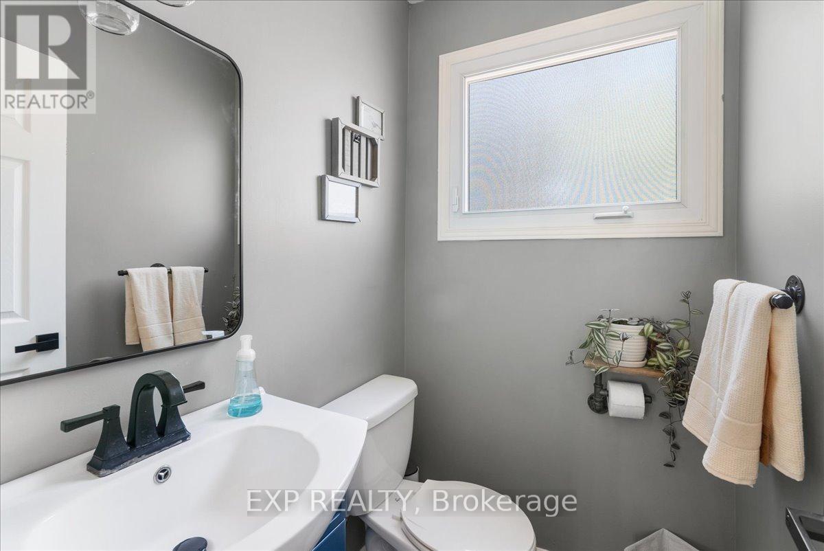958 Golfview Road, Peterborough West (Central), Ontario  K9J 7W4 - Photo 9 - X12341139
