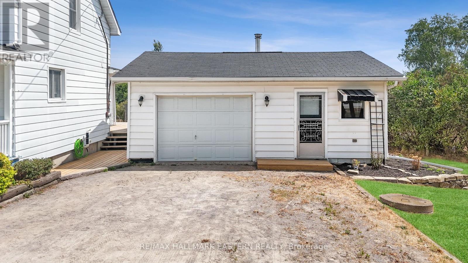 1415 Young's Point Road, Selwyn, Ontario  K0L 2H0 - Photo 5 - X12341399