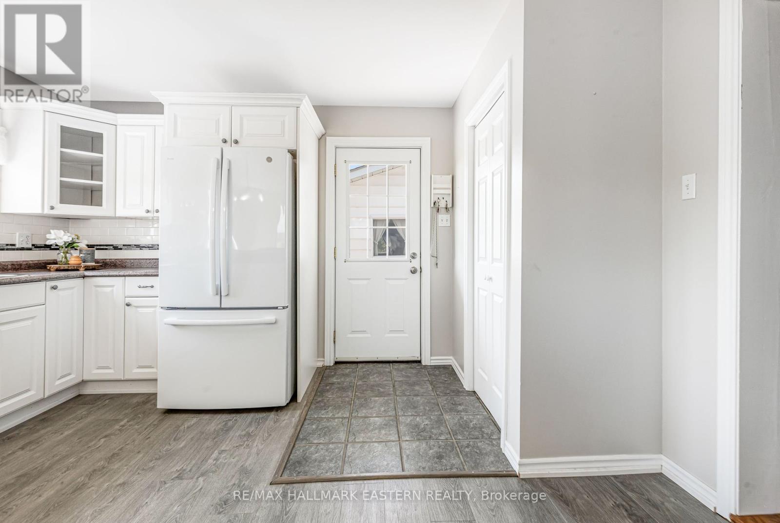 1415 Young's Point Road, Selwyn, Ontario  K0L 2H0 - Photo 6 - X12341399