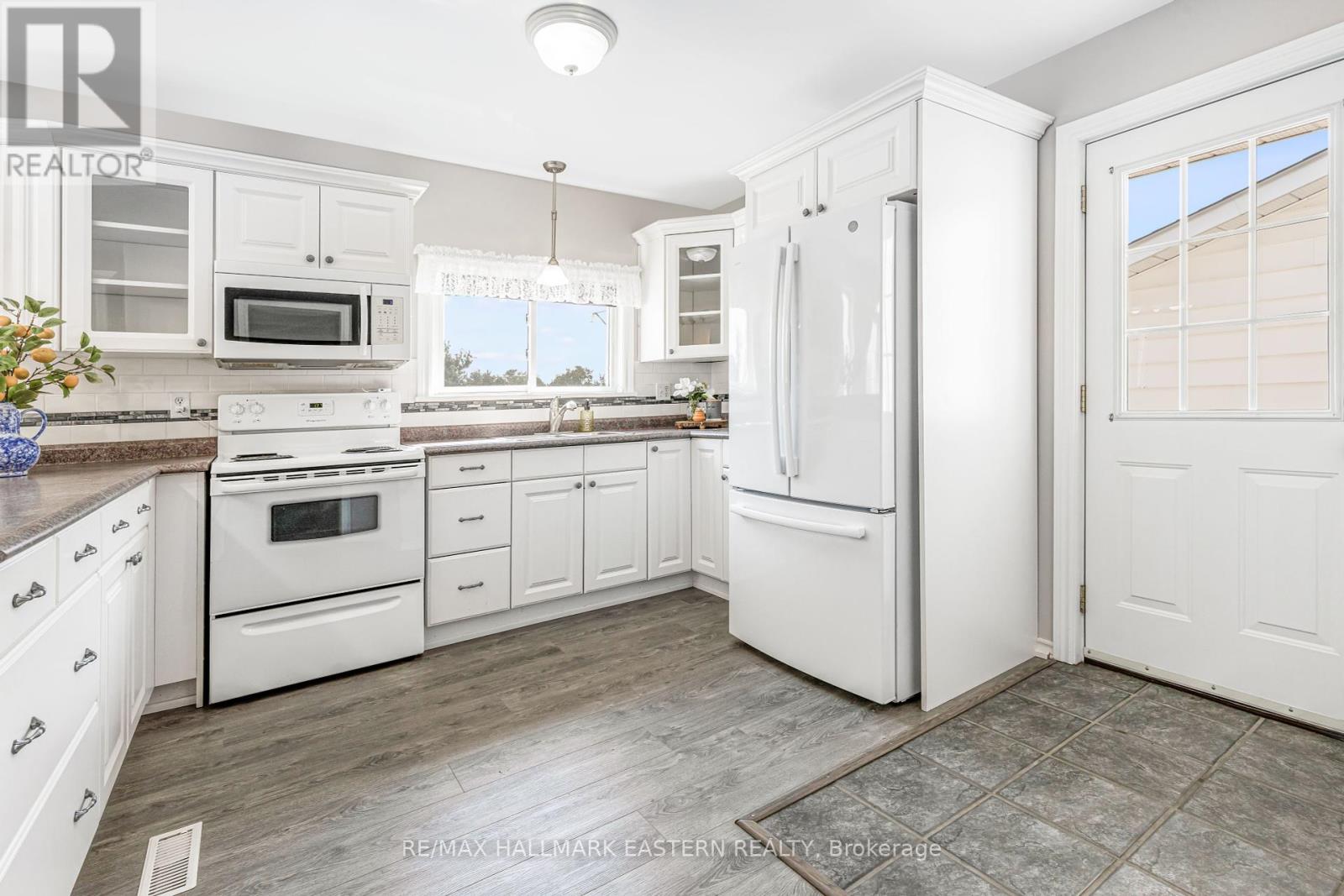 1415 Young's Point Road, Selwyn, Ontario  K0L 2H0 - Photo 8 - X12341399