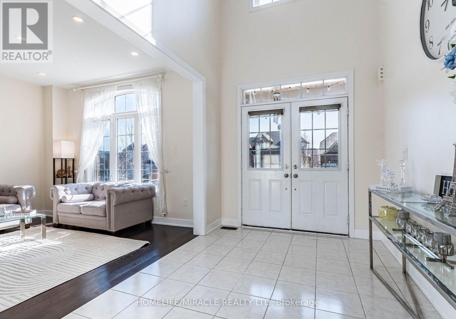 10 Buckles Court, Clarington (Newcastle), Ontario  L1B 0L1 - Photo 4 - E12341435
