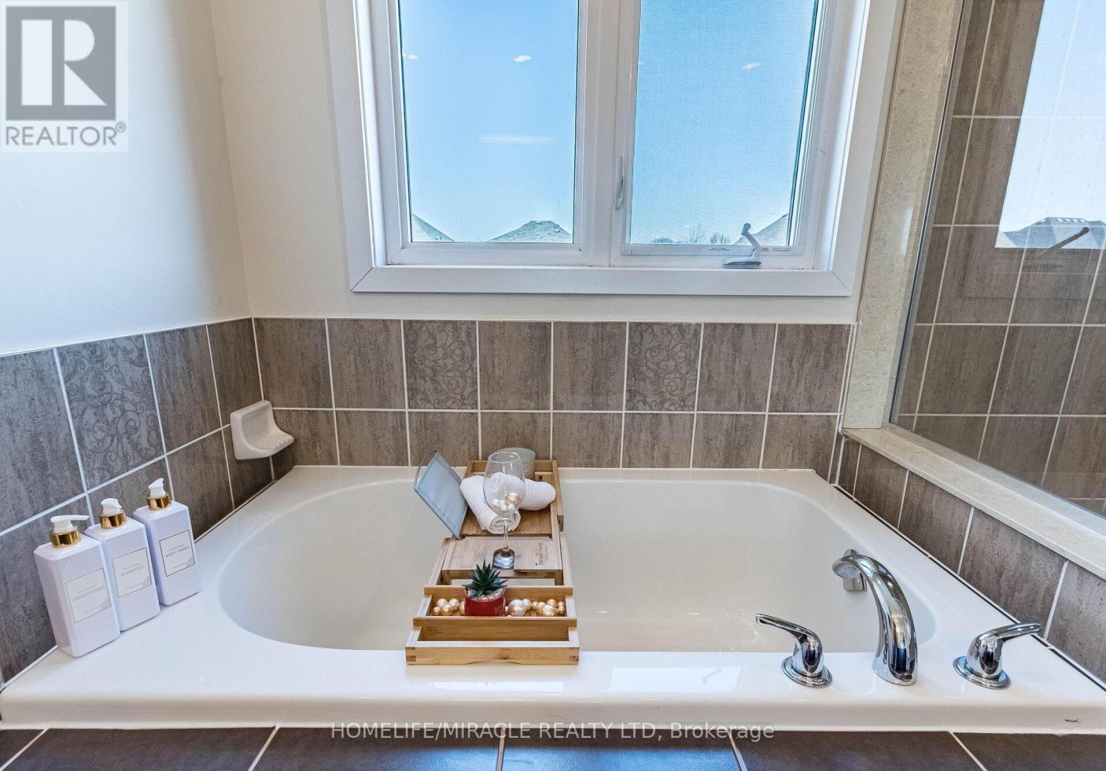 10 Buckles Court, Clarington (Newcastle), Ontario  L1B 0L1 - Photo 42 - E12341435