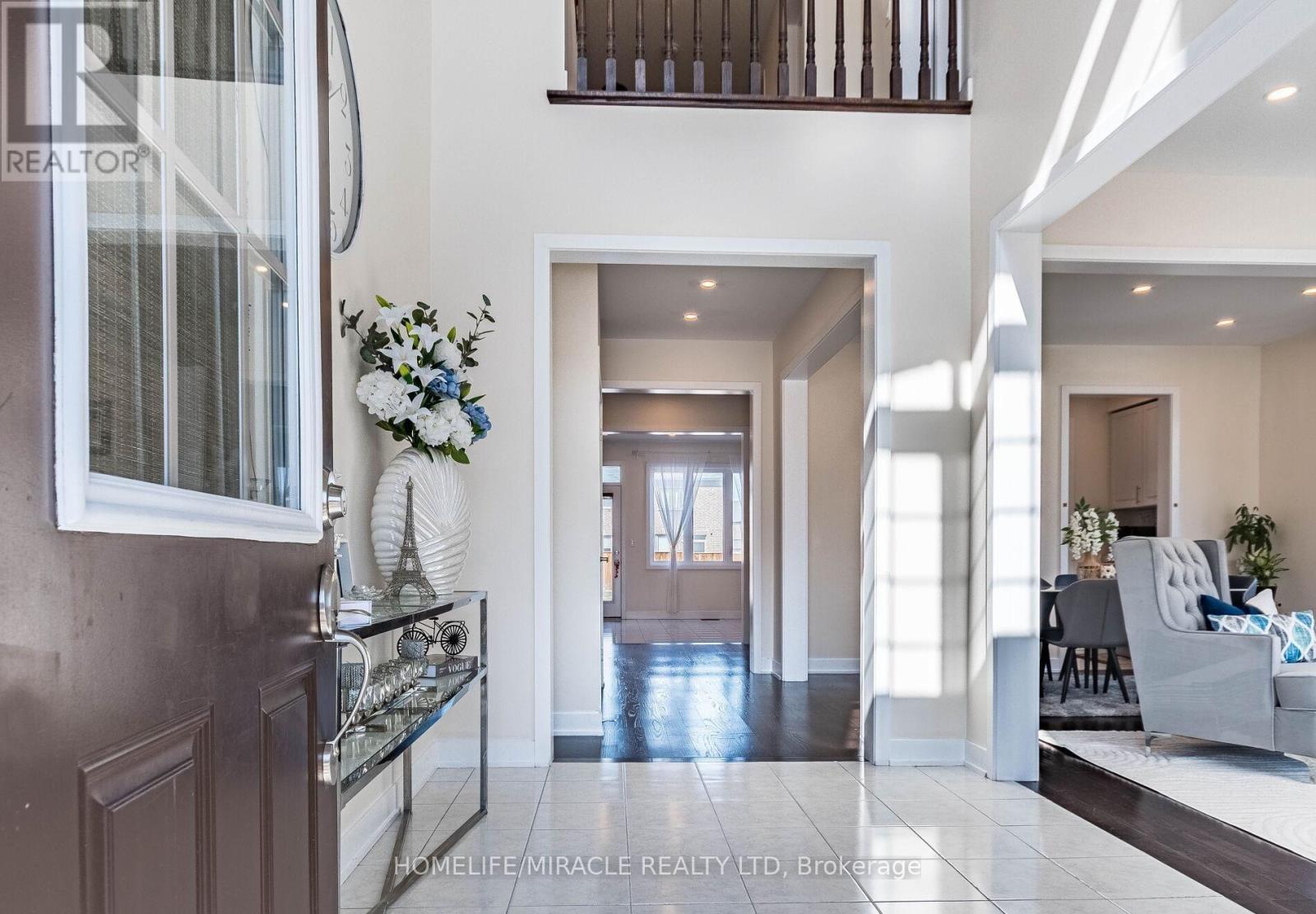 10 Buckles Court, Clarington (Newcastle), Ontario  L1B 0L1 - Photo 5 - E12341435