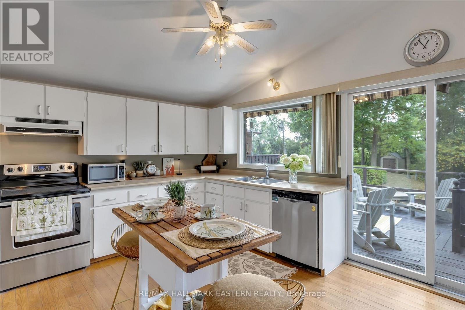 33 Parkview Drive, Peterborough North (South), Ontario  K9H 5M5 - Photo 10 - X12342054