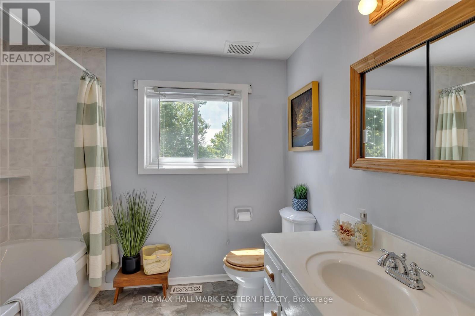 33 Parkview Drive, Peterborough North (South), Ontario  K9H 5M5 - Photo 12 - X12342054