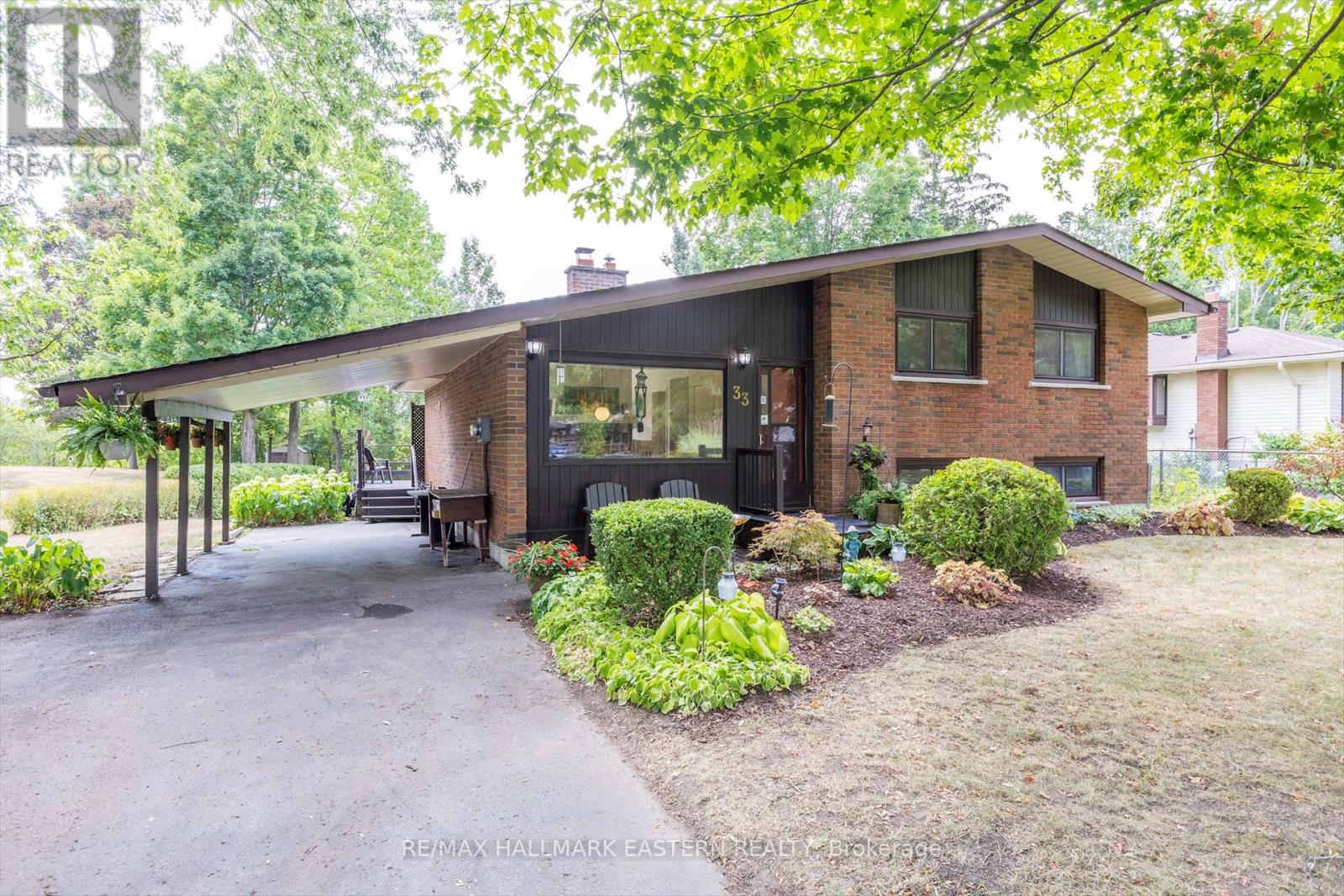 33 Parkview Drive, Peterborough North (South), Ontario  K9H 5M5 - Photo 2 - X12342054