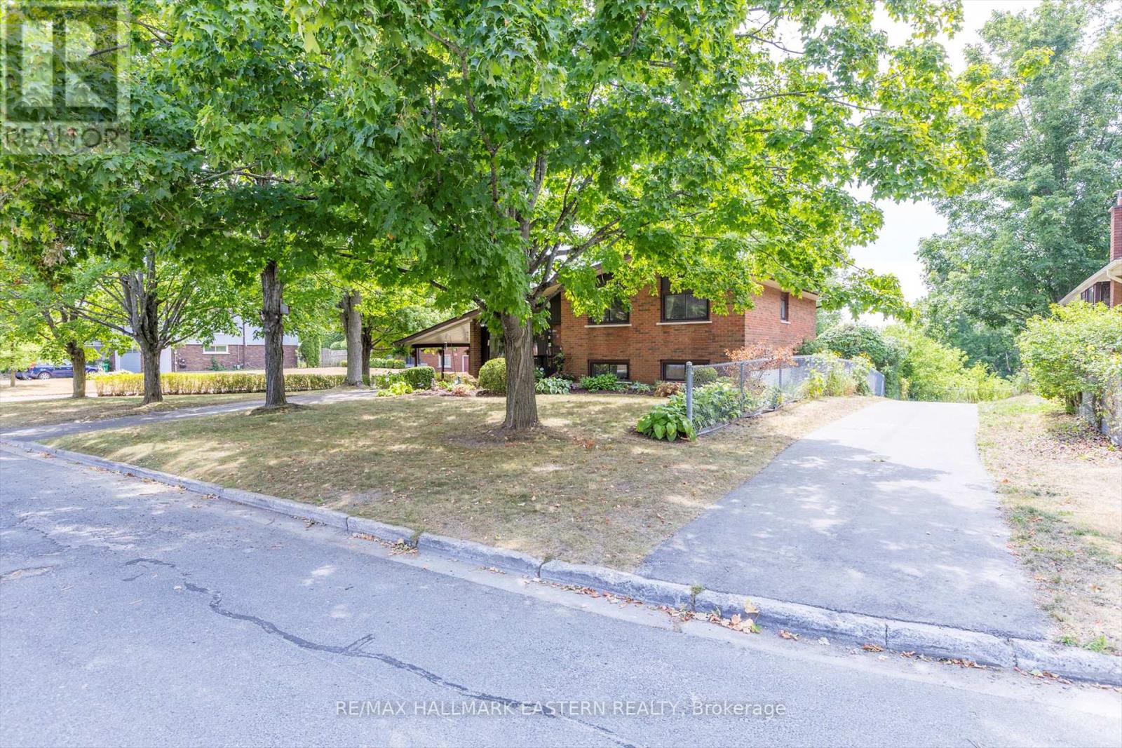 33 Parkview Drive, Peterborough North (South), Ontario  K9H 5M5 - Photo 21 - X12342054