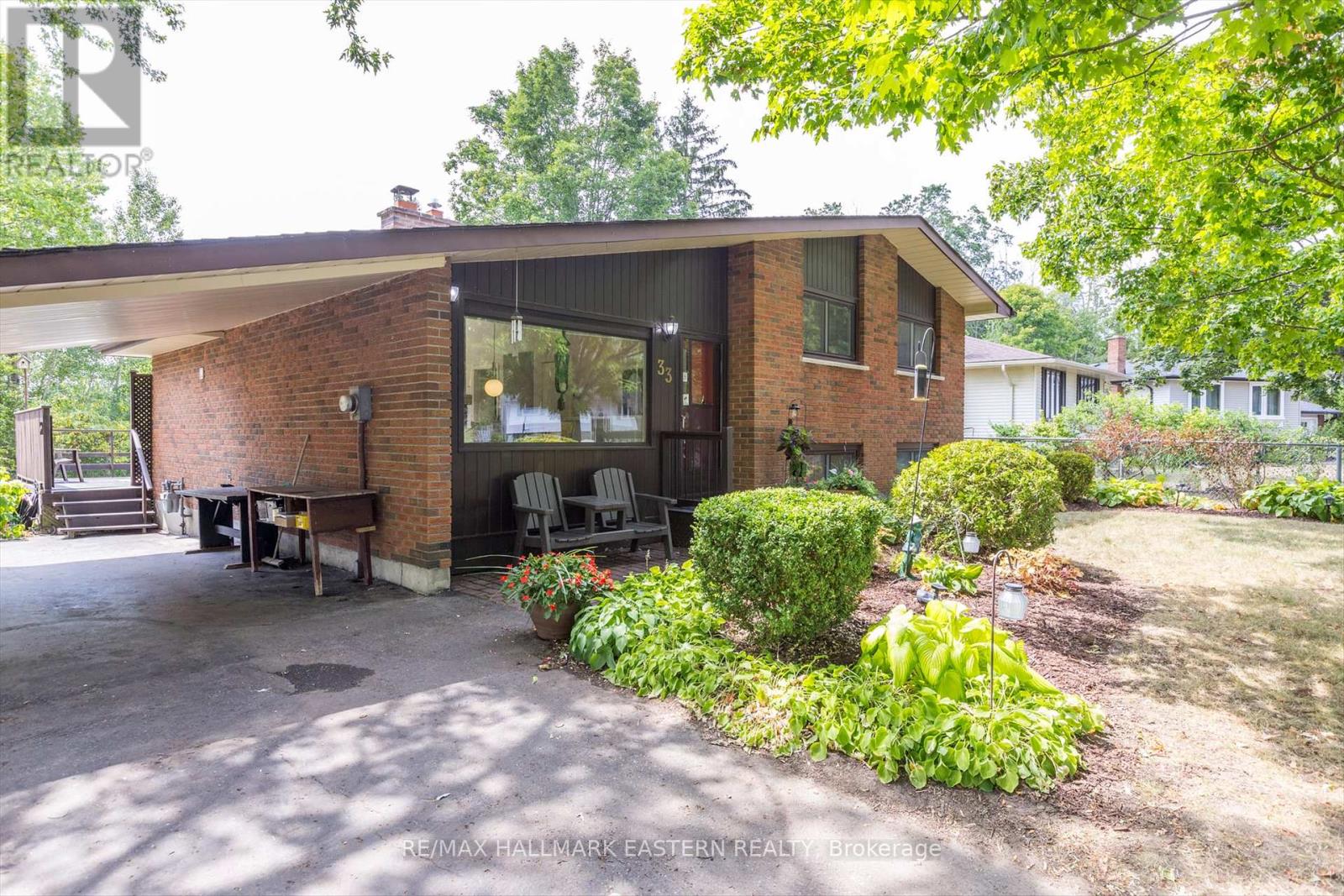 33 Parkview Drive, Peterborough North (South), Ontario  K9H 5M5 - Photo 3 - X12342054