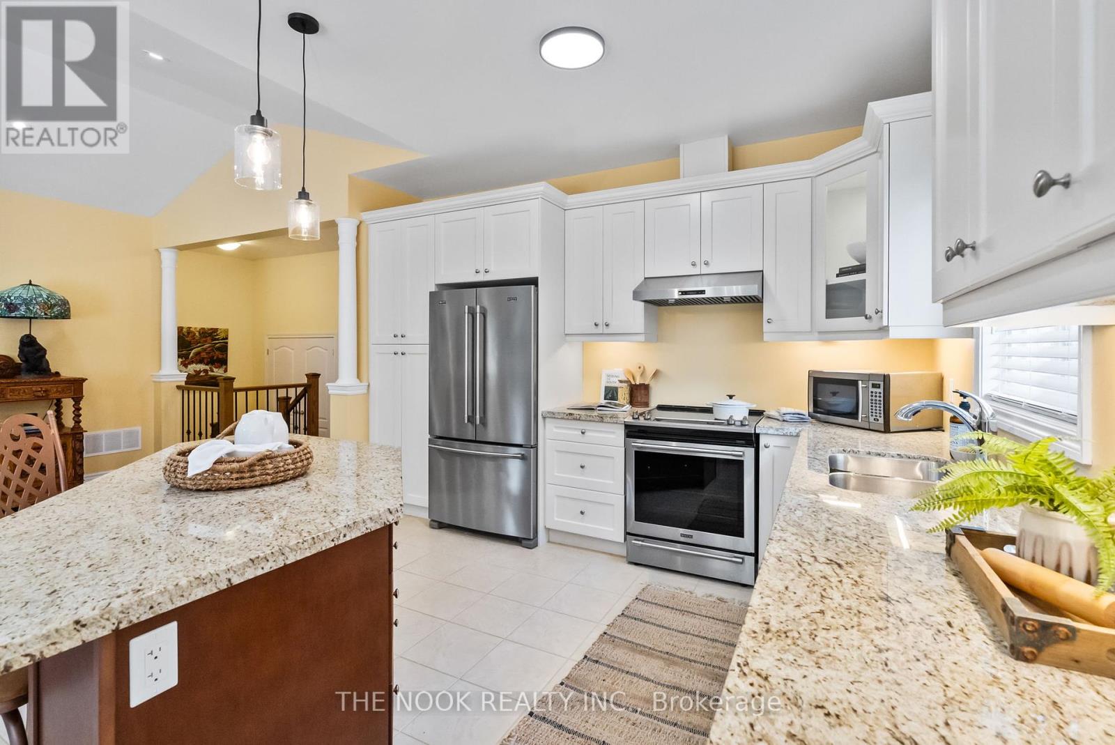 145 Springdale Drive, Kawartha Lakes (Lindsay), Ontario  K9V 0N1 - Photo 16 - X12342439