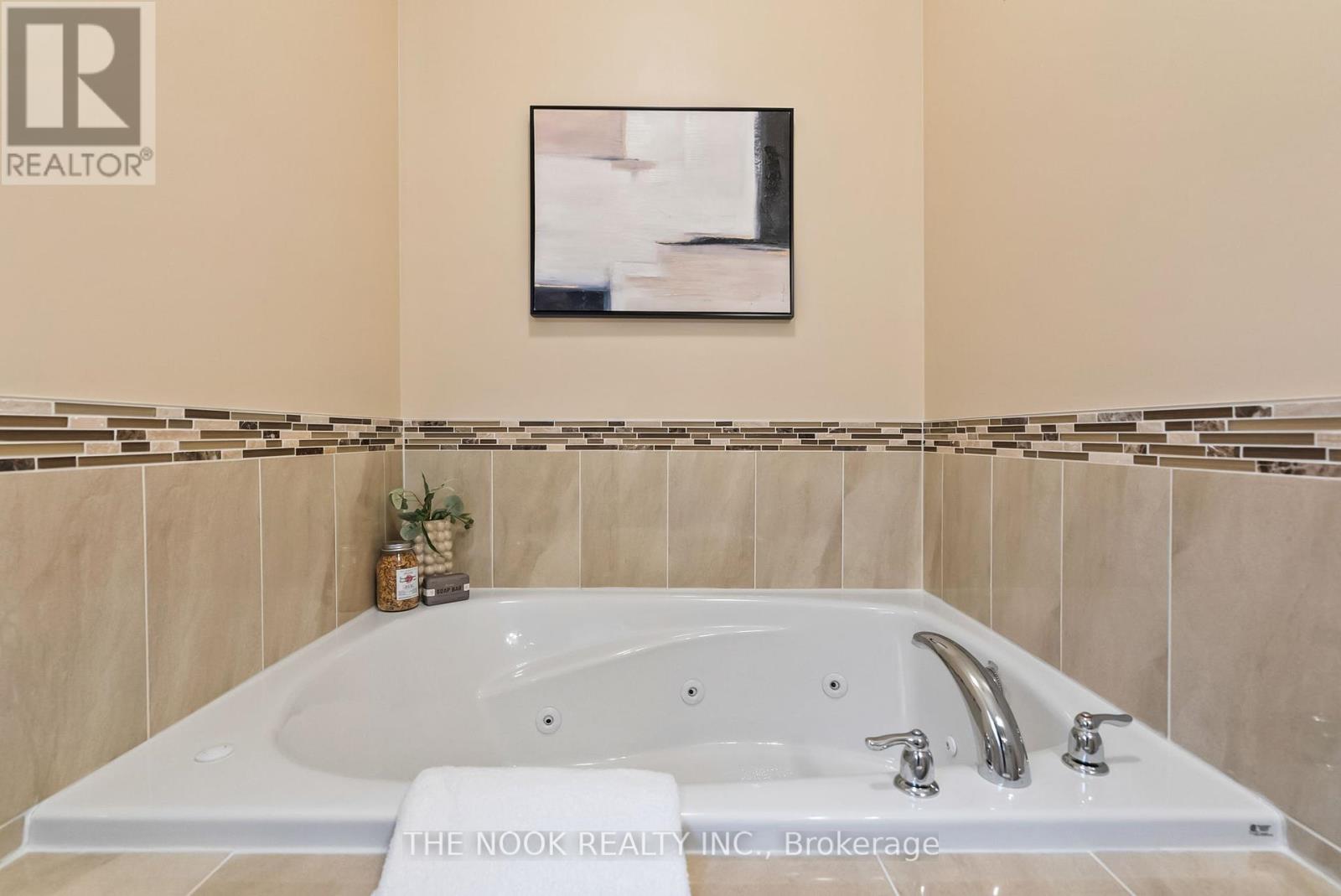 145 Springdale Drive, Kawartha Lakes (Lindsay), Ontario  K9V 0N1 - Photo 26 - X12342439