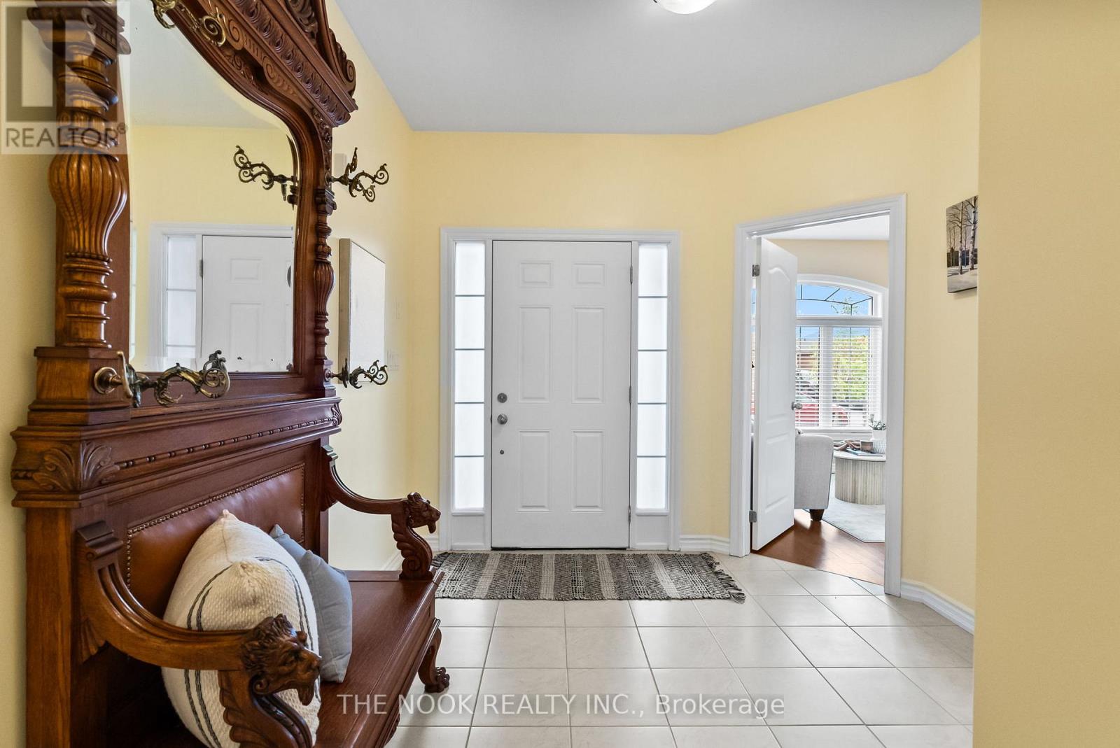 145 Springdale Drive, Kawartha Lakes (Lindsay), Ontario  K9V 0N1 - Photo 4 - X12342439