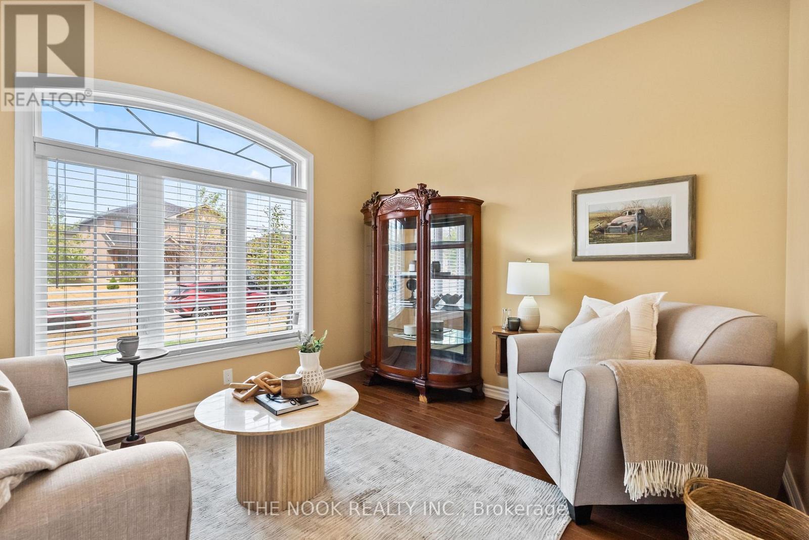 145 Springdale Drive, Kawartha Lakes (Lindsay), Ontario  K9V 0N1 - Photo 5 - X12342439