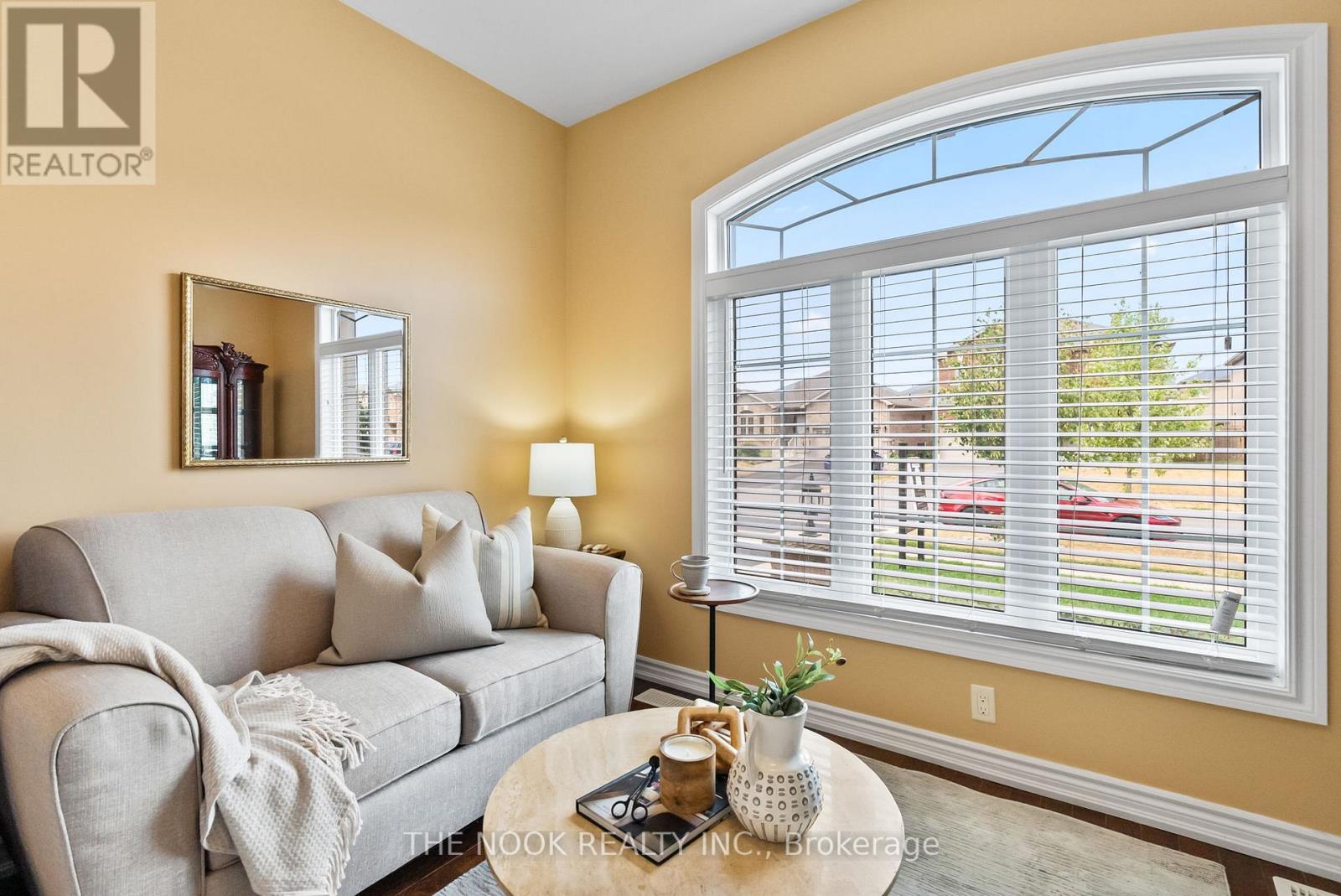 145 Springdale Drive, Kawartha Lakes (Lindsay), Ontario  K9V 0N1 - Photo 6 - X12342439