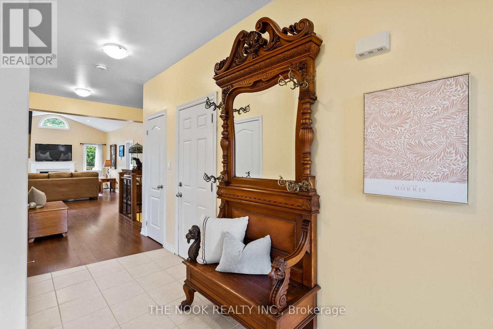 145 Springdale Drive, Kawartha Lakes (Lindsay), Ontario  K9V 0N1 - Photo 7 - X12342439
